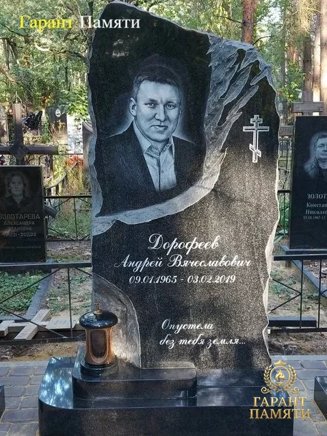 Памятник из гранита "Скала" 40